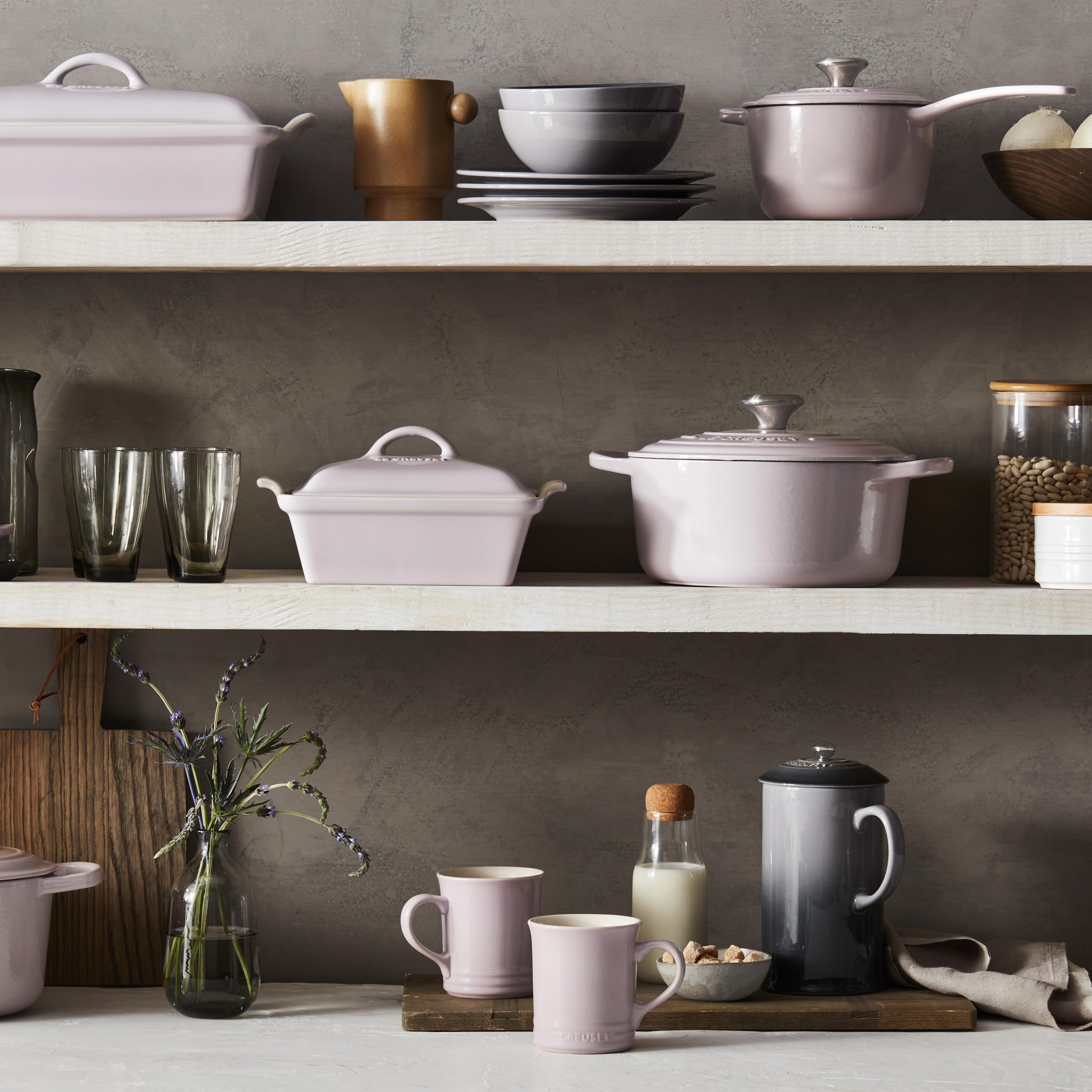 Le Creuset Vancouver Mug Shallot, stoneware texture, even heat distribution for consistent warmth.