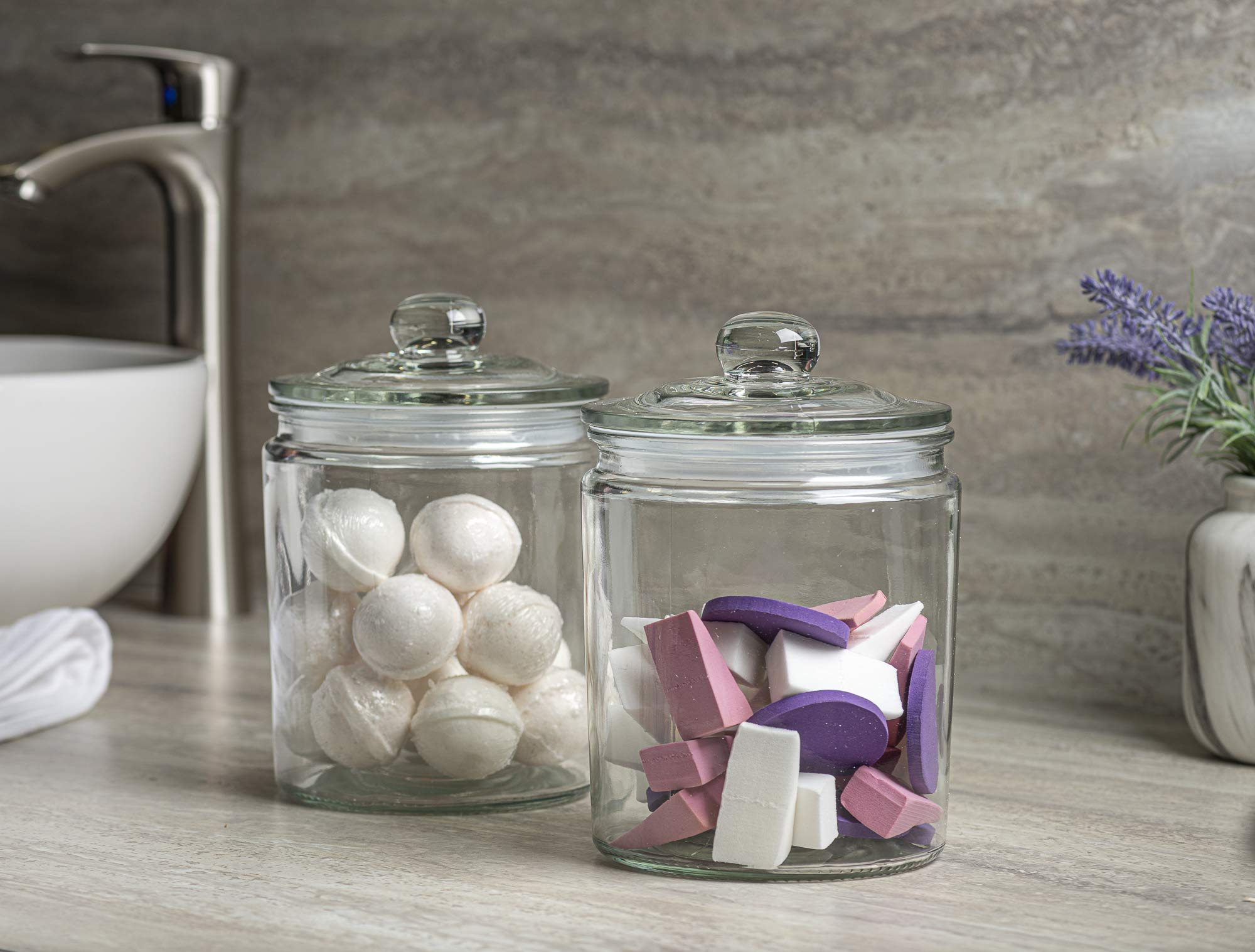 Le'raze cookie and snacks storage keeps treats fresh and visible