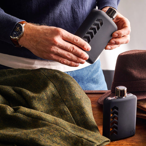 Le’raze gift-ready flask set packaging, ideal for gifting.