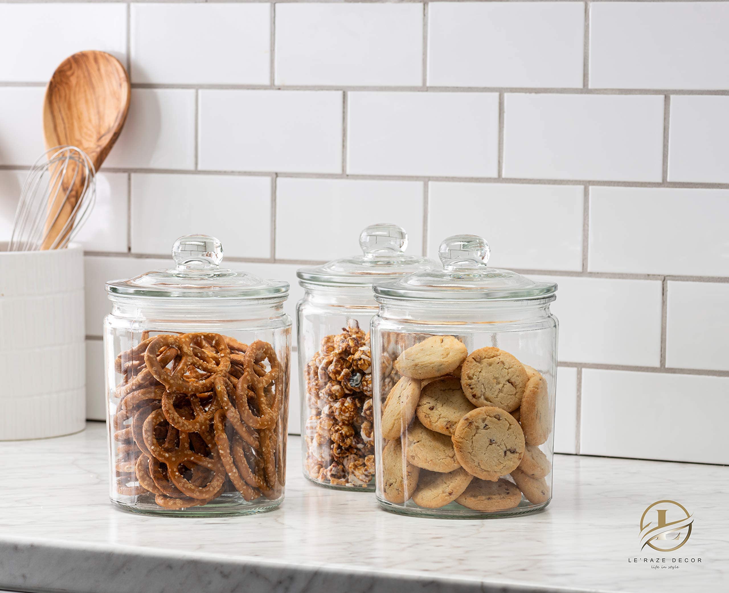 Le'raze glass jars with airtight lids keep ingredients fresh longer