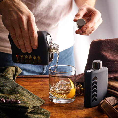Le’raze large glass flask with silicone sleeve for comfortable grip.