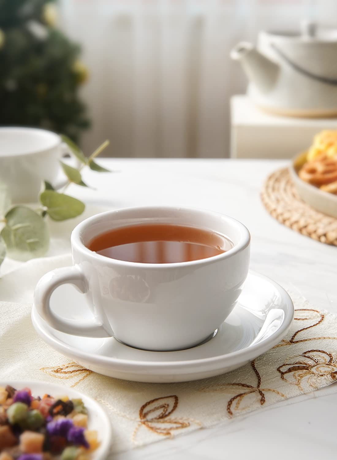LE TAUCI 6-1-inch saucer with 8oz cup demonstrating spoon and biscuit space