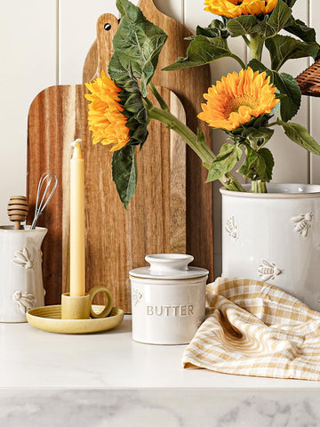 LE TAUCI dishwasher-safe ceramic ensures quick, effortless cleanup.