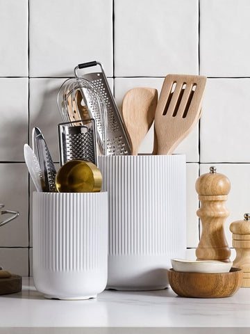 LE TAUCI ceramic holder with ribbed and fluted design adds modern style.