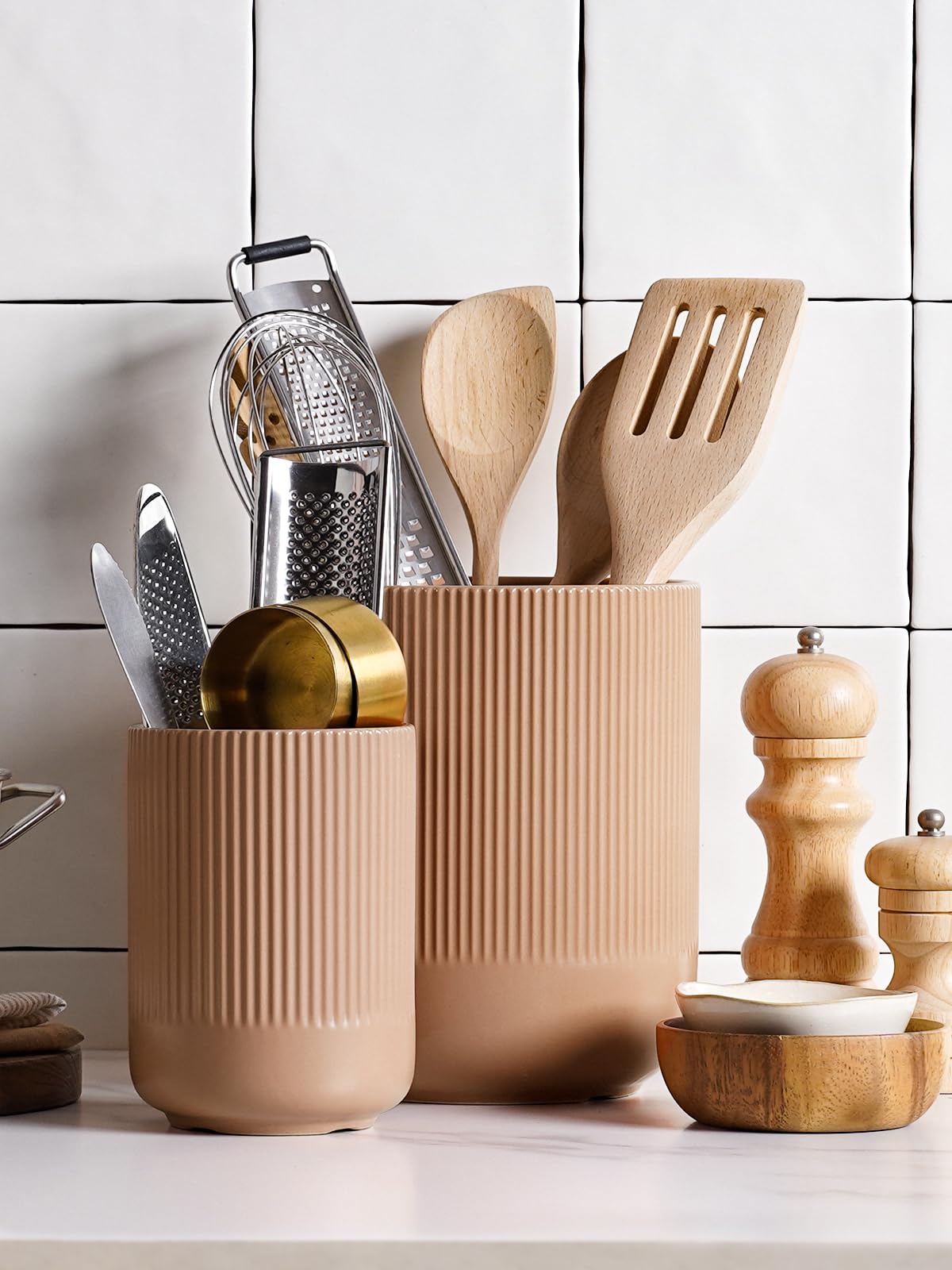 LE TAUCI ceramic kitchen organizers on counter help keep spatulas within reach