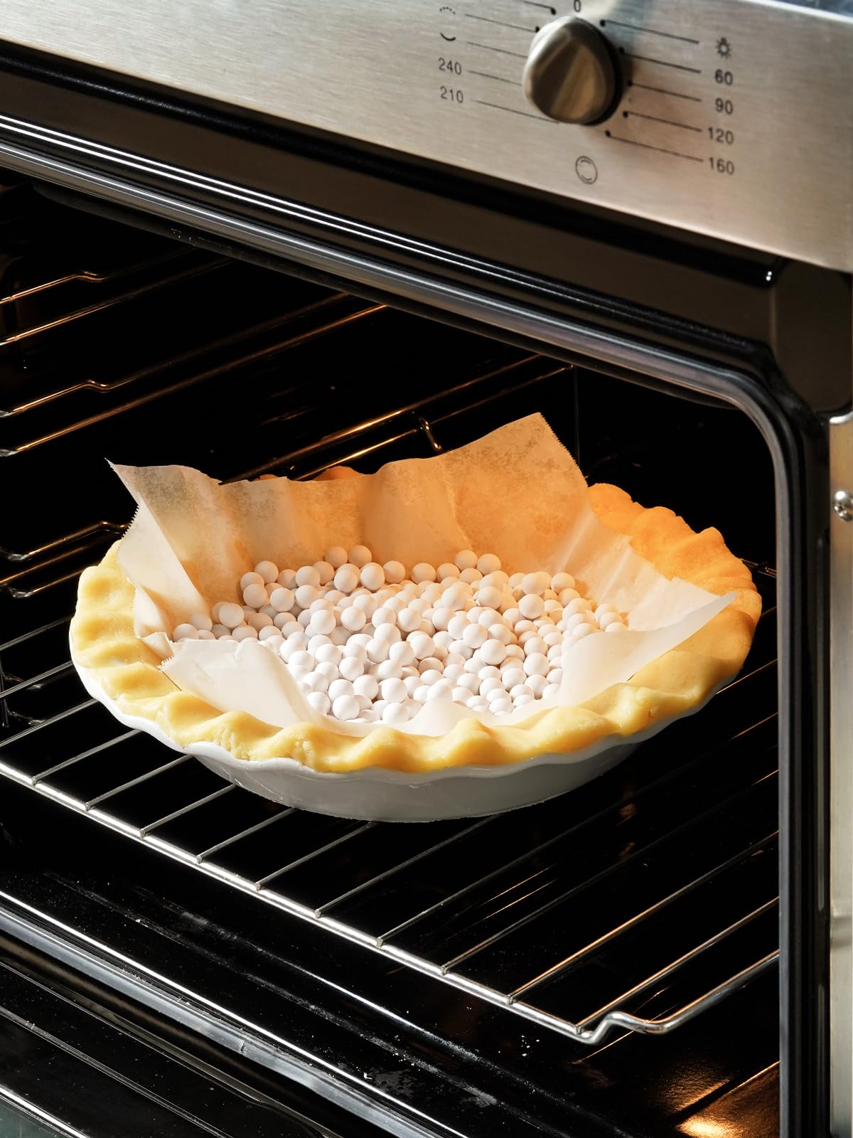 LE TAUCI pie dish is dishwasher-safe for quick, effortless cleanup after meals