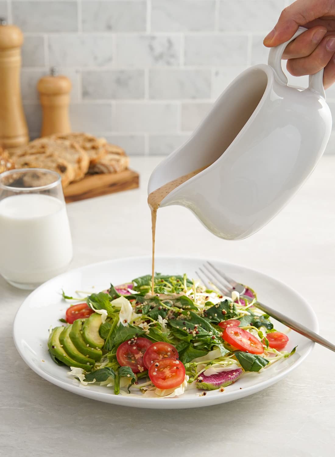 LE TAUCI ceramic sauce boat with pour spout for controlled serving