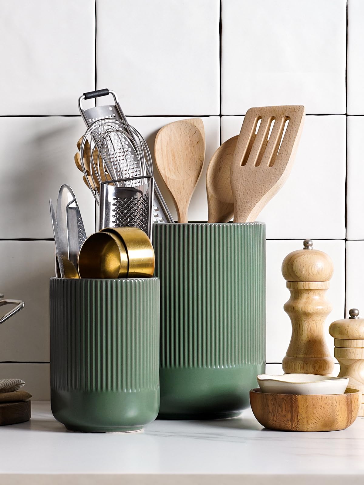 LE TAUCI ceramic countertop utensil holder adds clean, modern storage with simple cleaning