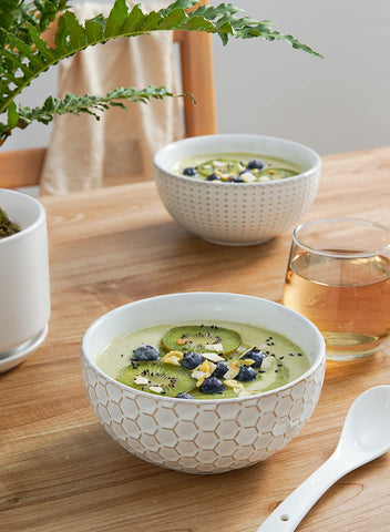 LE TAUCI bowl is chip-resistant, promising lasting durability.