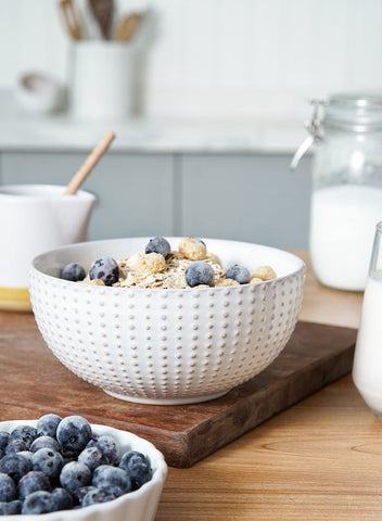 LE TAUCI bowl interior has a smooth glaze for easy cleaning.