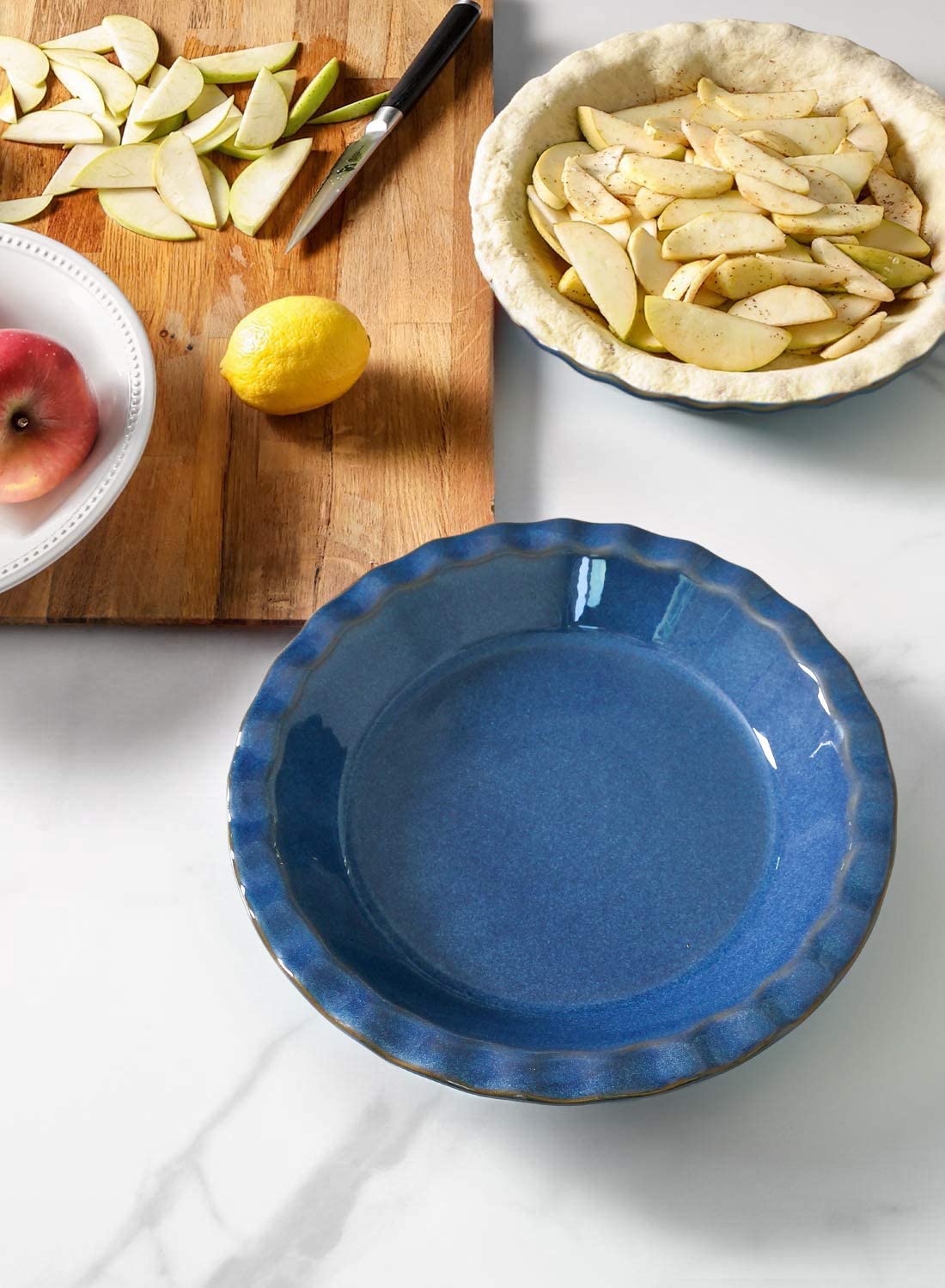 LE TAUCI pie dish promotes even heat distribution for consistent results.