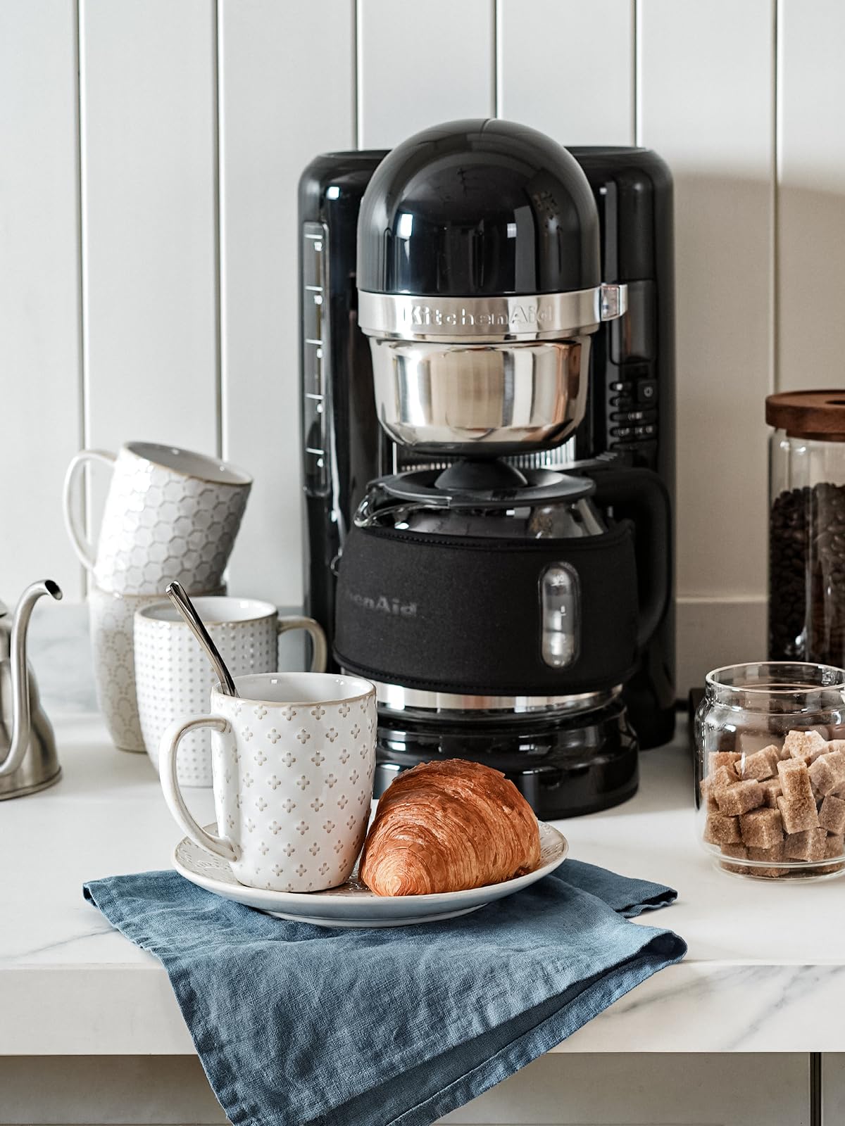 LE TAUCI easy-grip handle mug for secure, comfortable daily use.