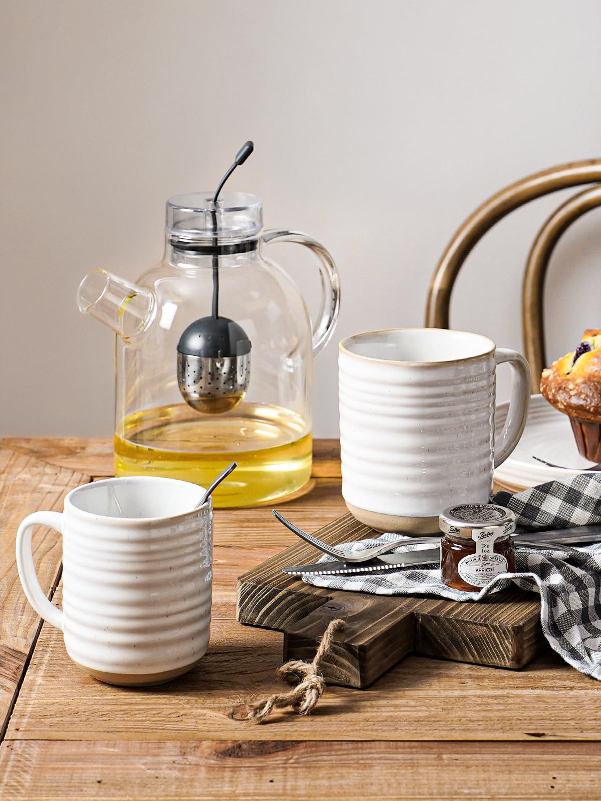LE TAUCI four-piece mug set, gift-ready for housewarmings or weddings.