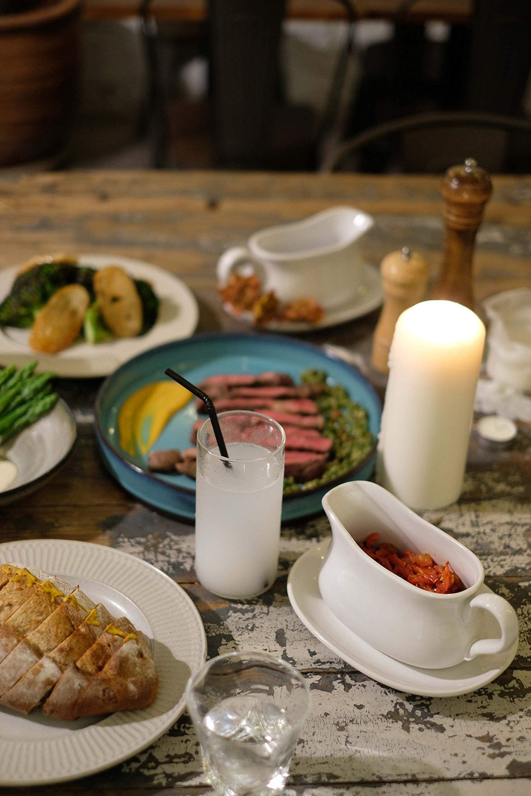 LE TAUCI daily use dishware for family meals and holiday gatherings
