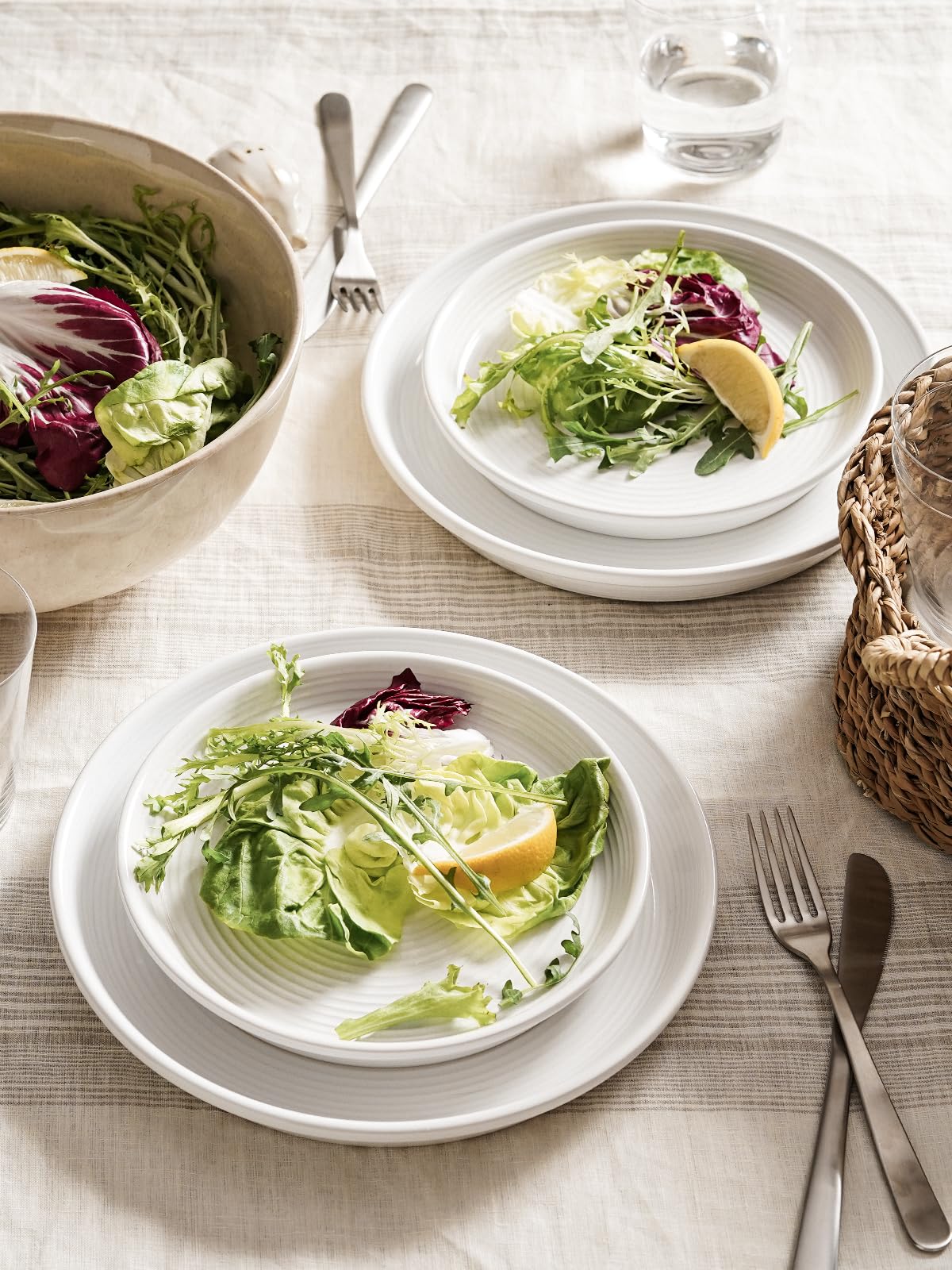 LE TAUCI Dishes Set 4 farmhouse white style pairs with wooden tables