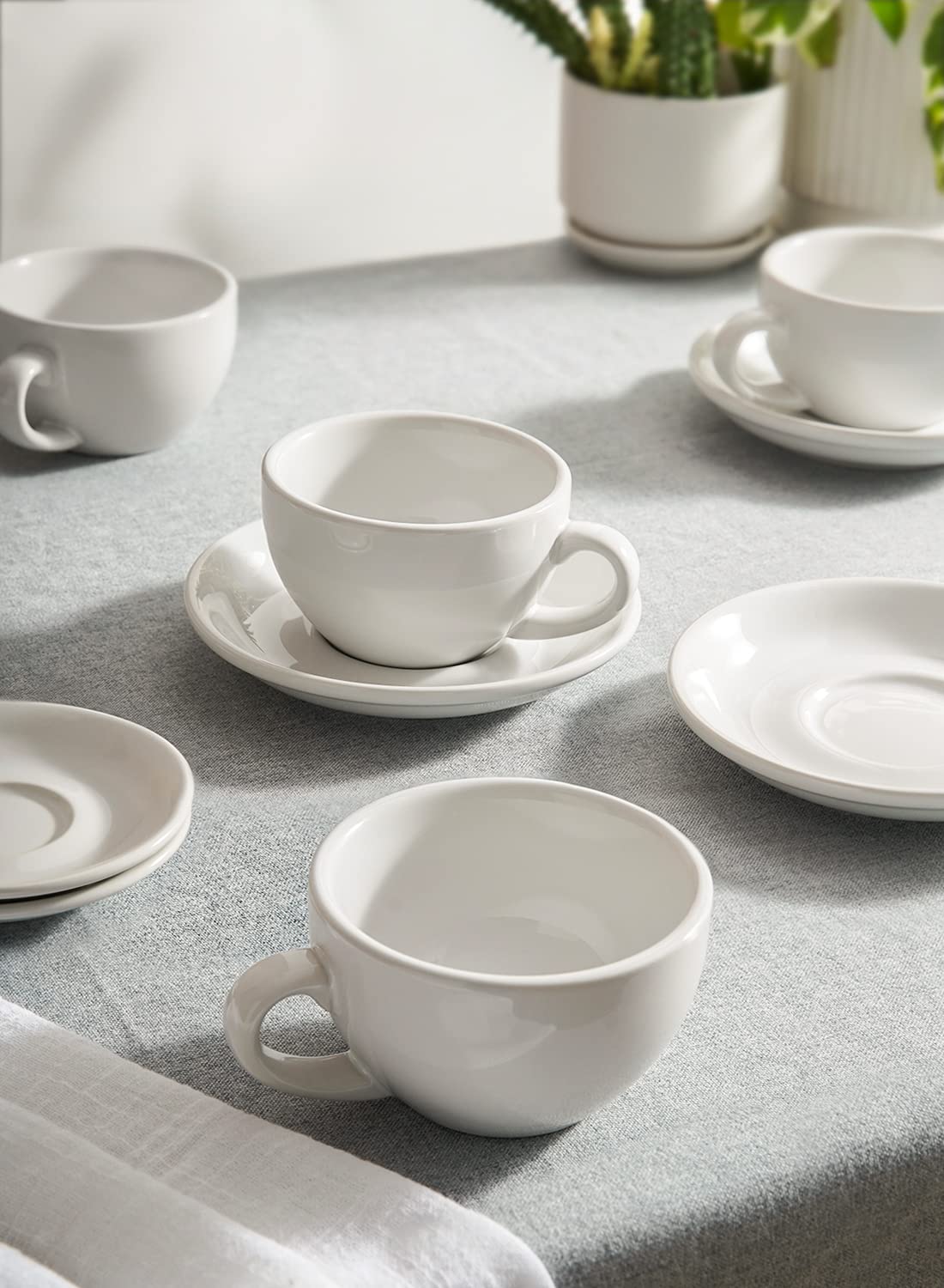 LE TAUCI dishwasher-safe cup and saucer set with glossy glaze
