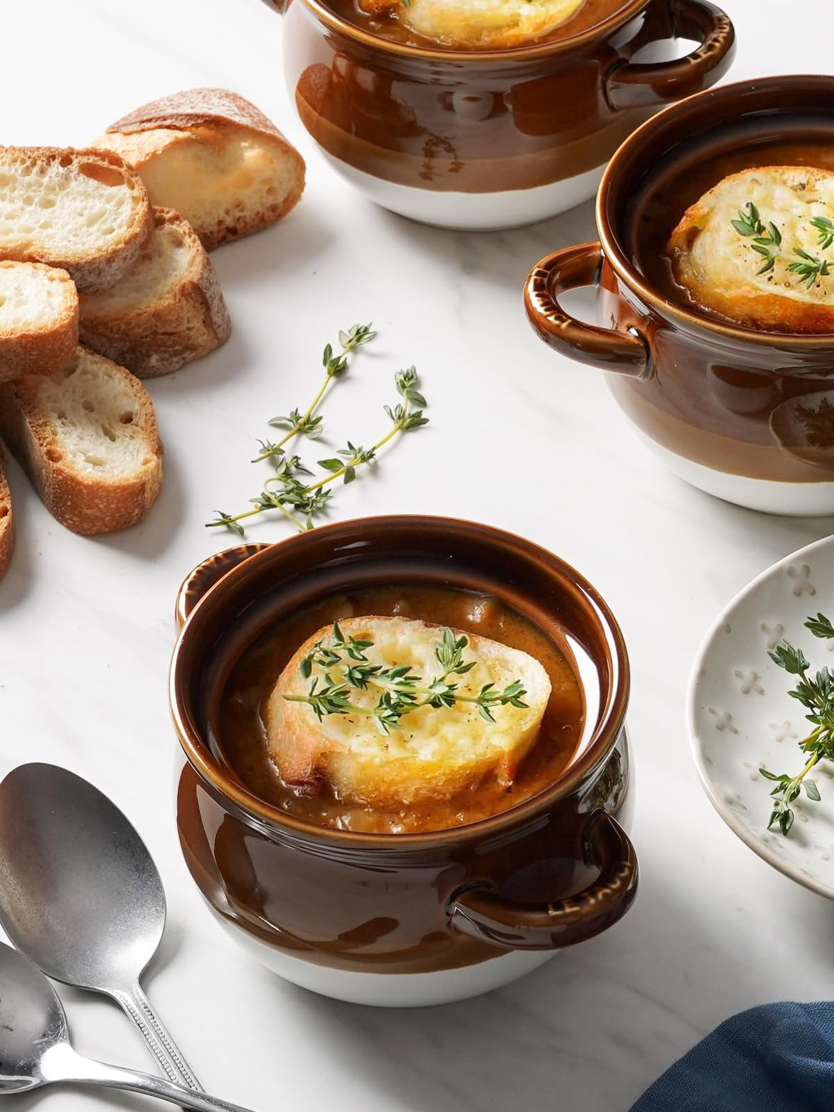 LE TAUCI bowls with dual reinforced handles for safe handling
