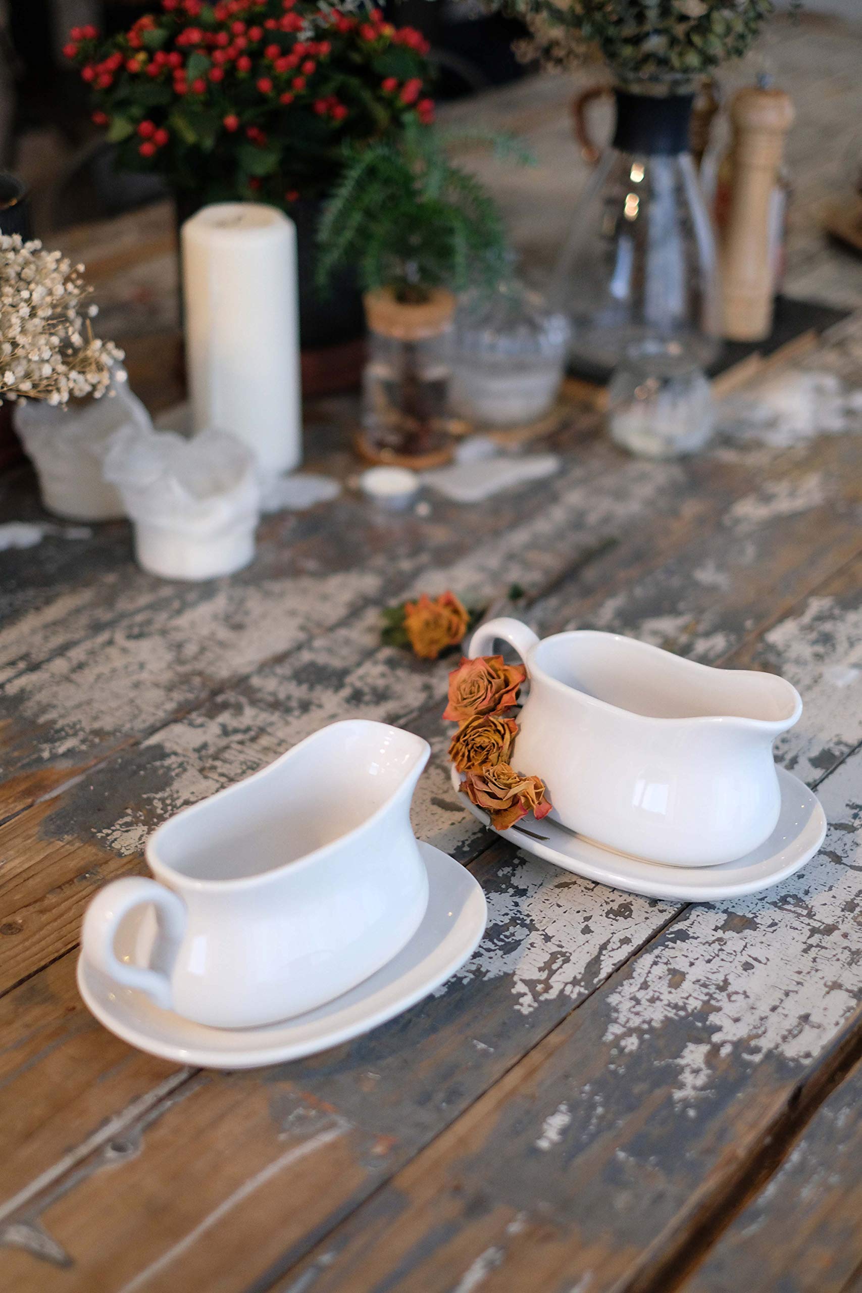 LE TAUCI dressings and sauces stay contained with this sturdy two-part set