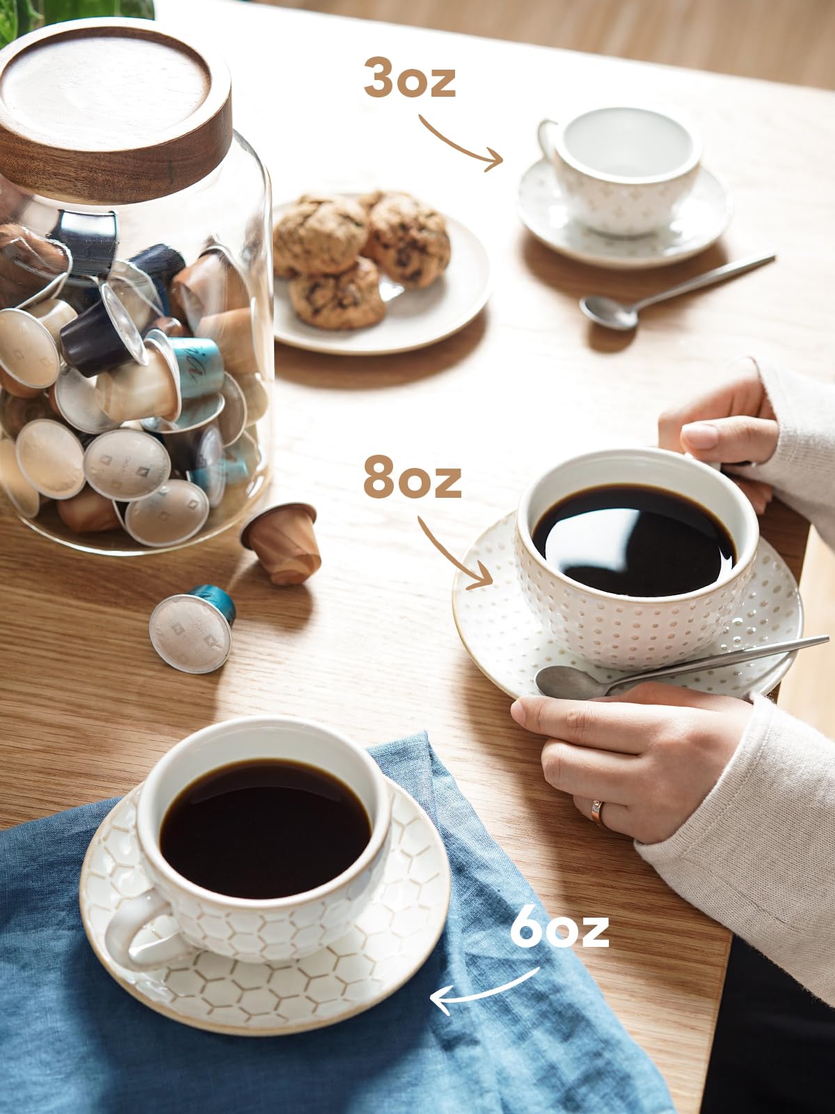 LE TAUCI ergonomic handle enhances comfortable lifting and sipping.