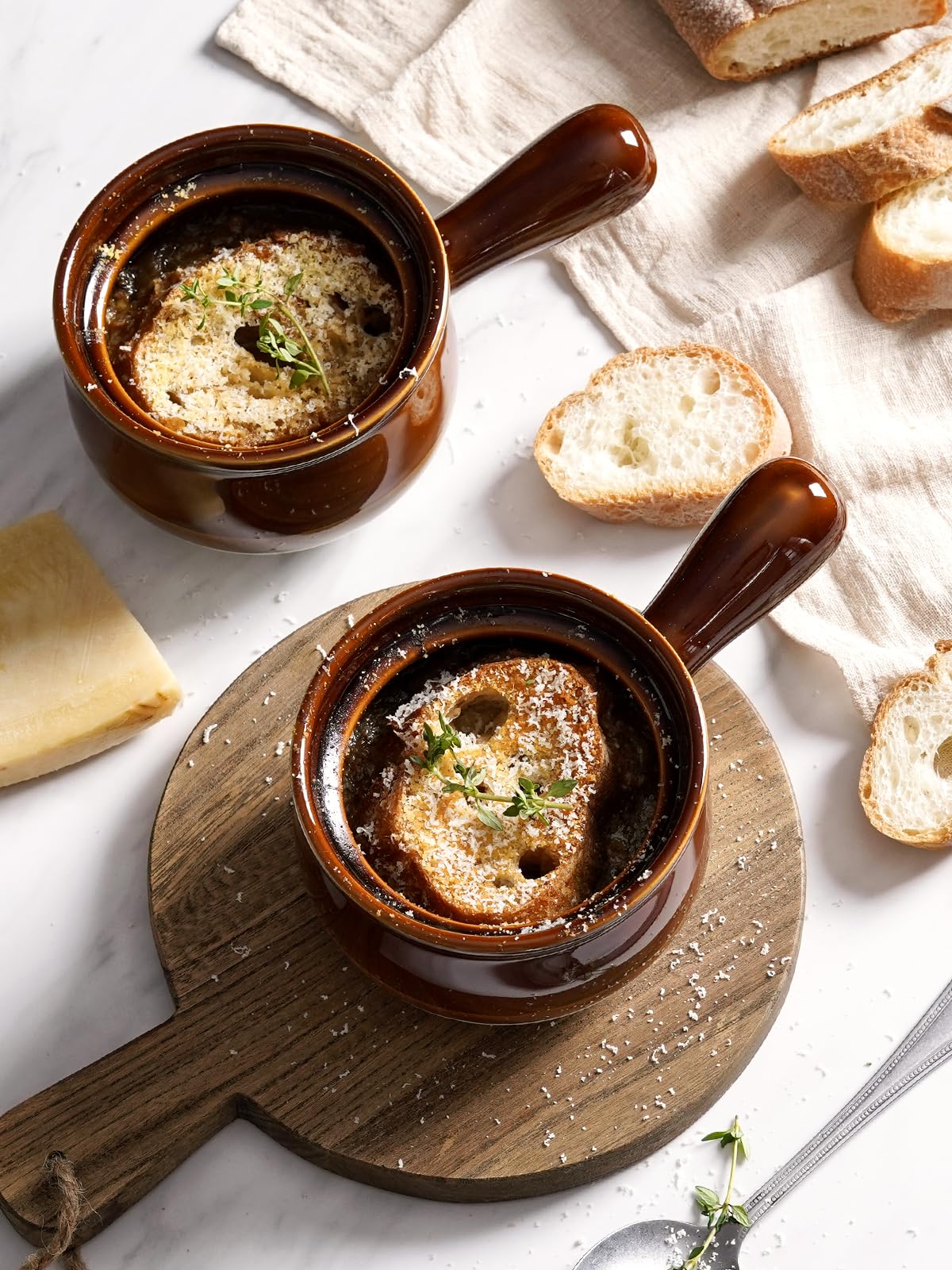 LE TAUCI oven-safe bowls suitable for hearty dishes at high heat.