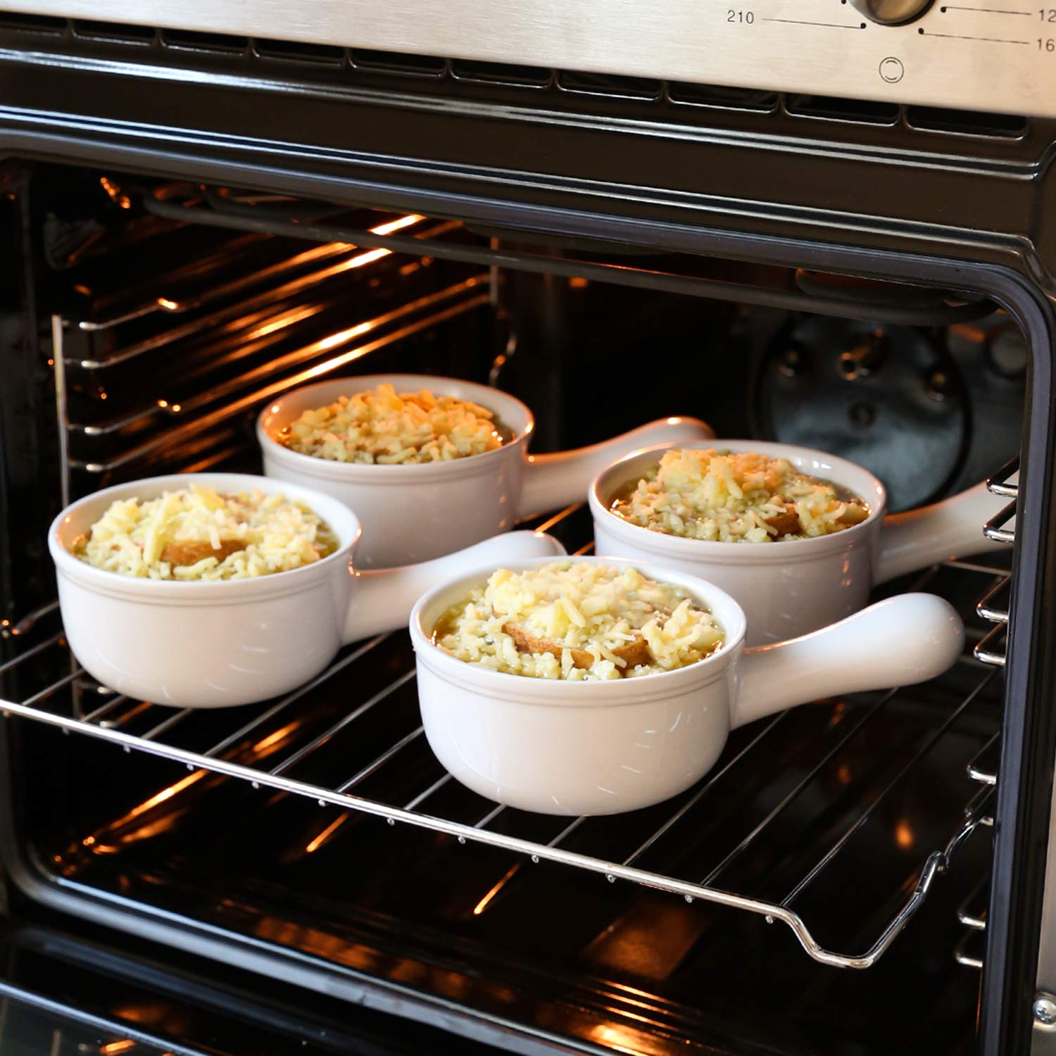 LE TAUCI oven safe soup crock withstands hot servings.