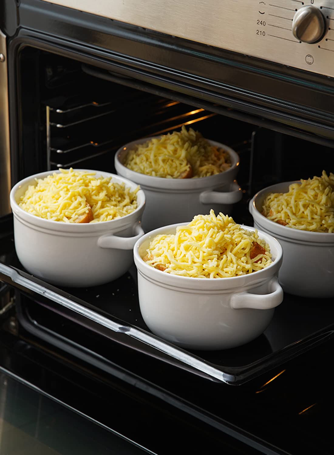 LE TAUCI oven-safe ceramic bowls ready for heating and serving