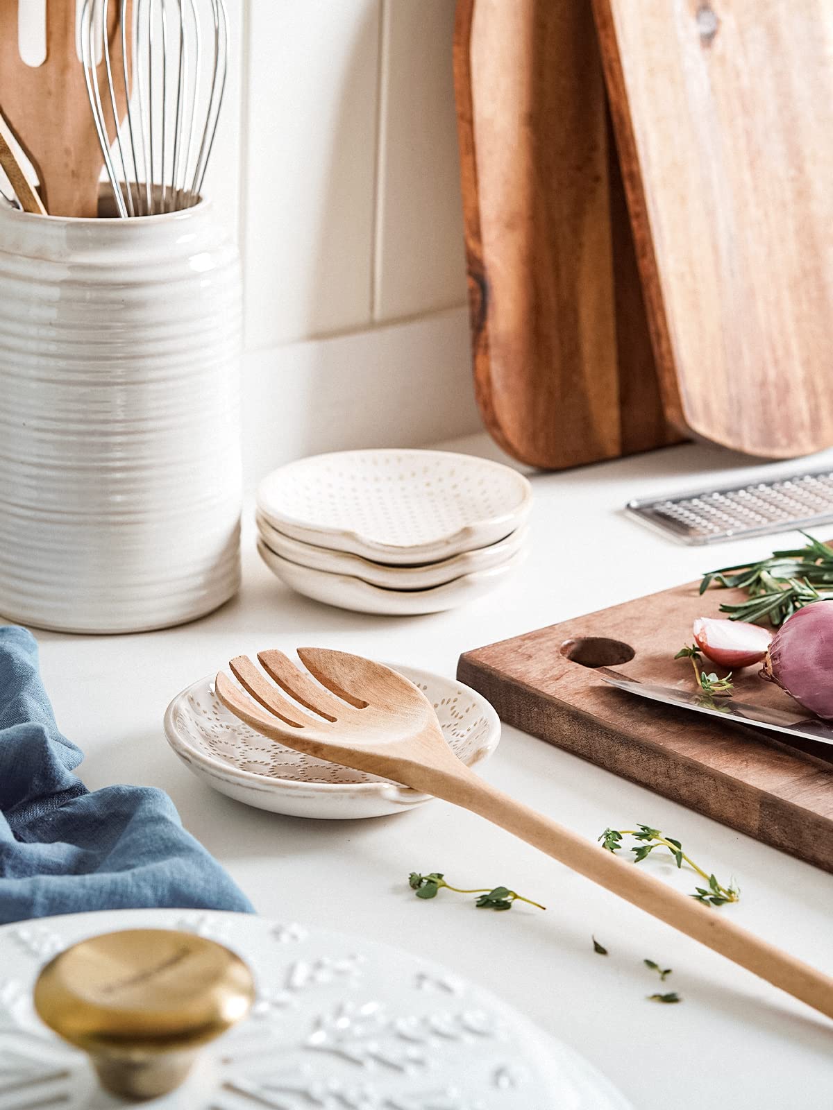 LE TAUCI open-design spoon rest fits whisk, large spoon, and more