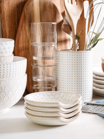 LE TAUCI white ceramic spoon rest is dishwasher-safe and heat-tolerant