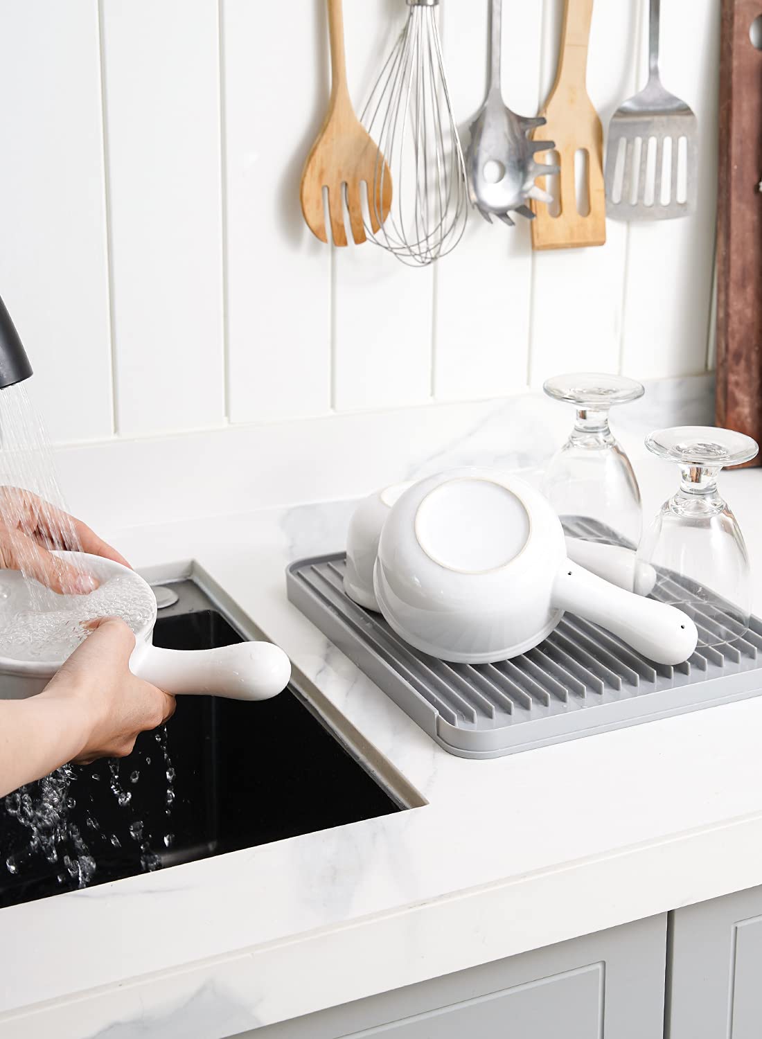 LE TAUCI tableware enhances everyday dining rituals with quality ceramic bowls.