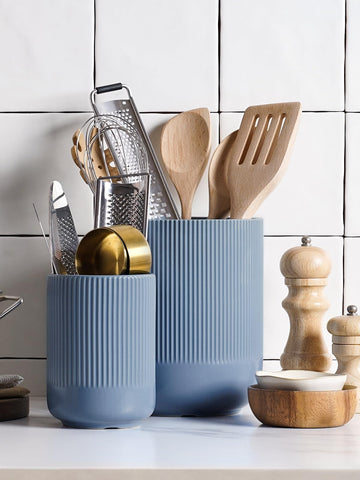 LE TAUCI small dusty blue holder keeps cutlery ready for quick meals