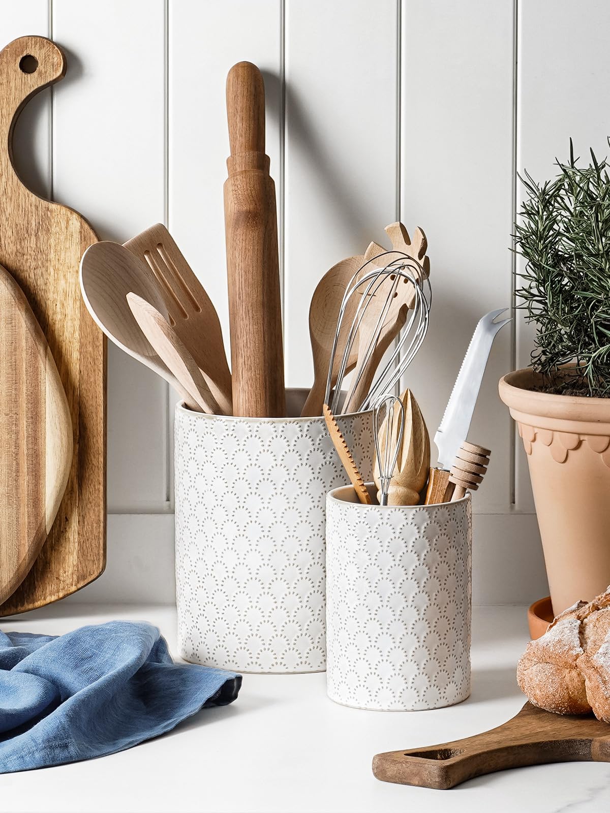 LE TAUCI versatile organizer can also hold vases or brushes.