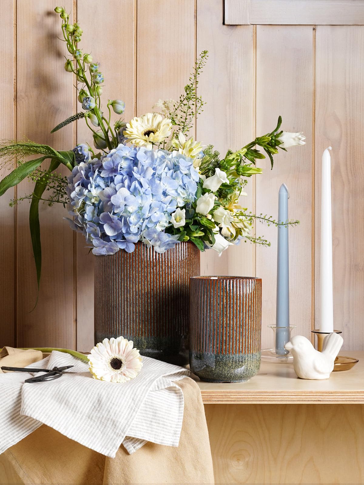 LE TAUCI vertical ribbed design adds modern flair to any counter