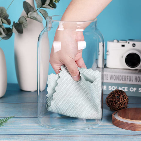 Leaves and Trees Y anti-skid bottom keeps the jar steady on counters
