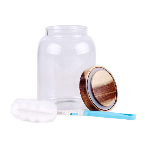 LEAVES AND TREES Y spice storage jar with tight seal keeps flavors.
