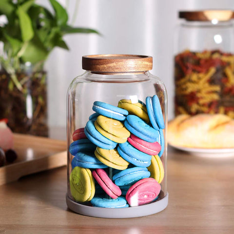 Leaves and Trees Y honey storage jar preserves sweetness and prevents clumping.