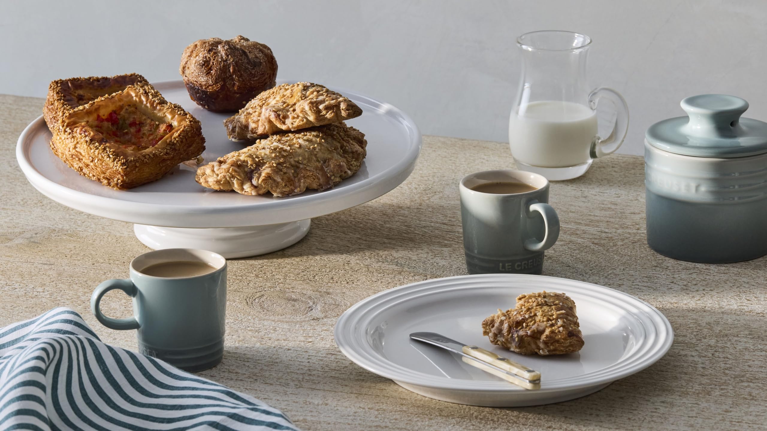 Le Creuset sturdy mug supports comfortable grip for daily use.