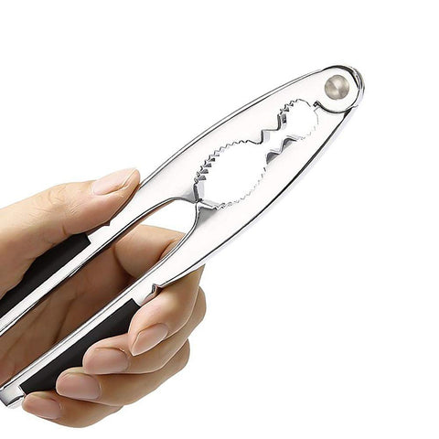 LEFJUBAW nut cracker ergonomic handle reduces hand fatigue during use.