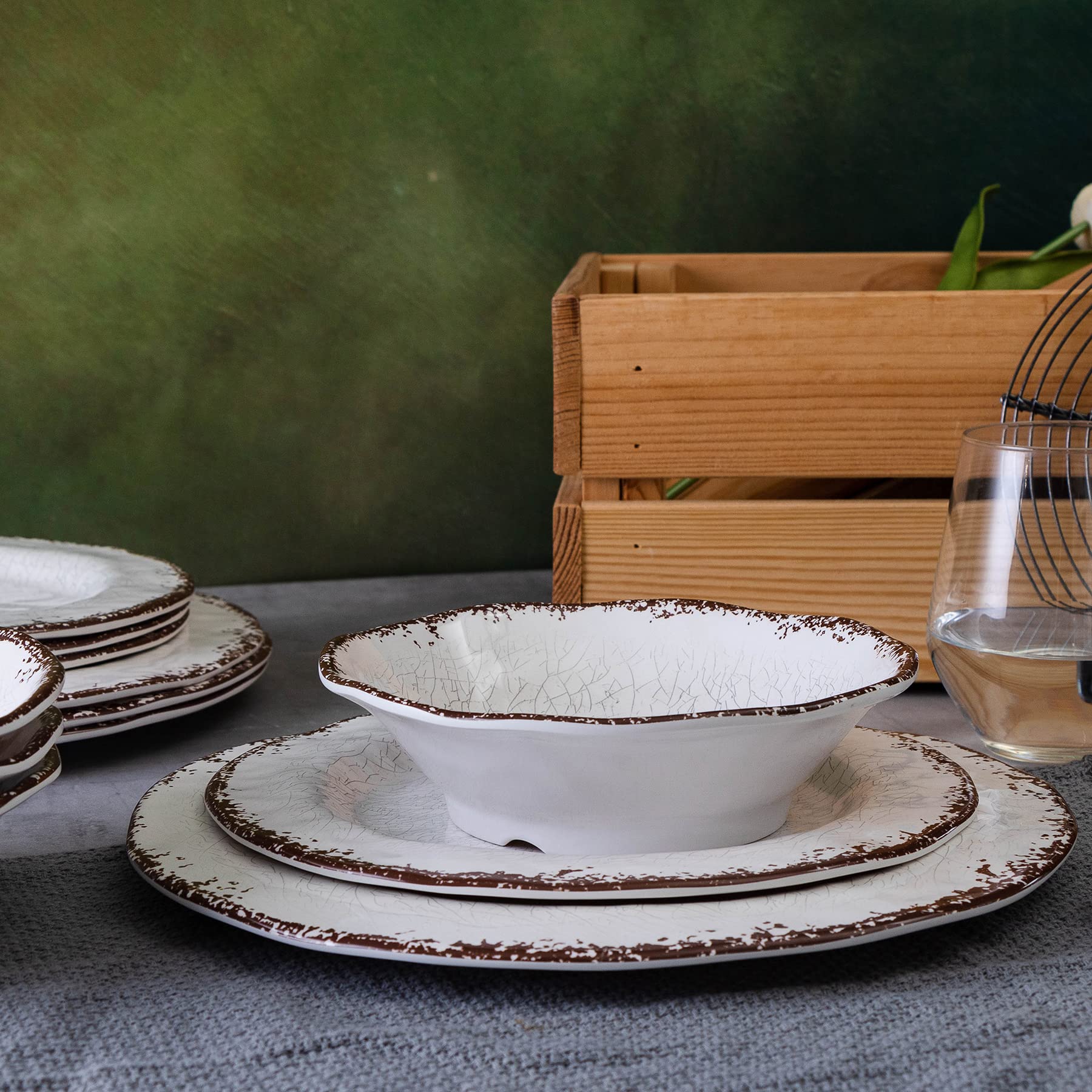 LEHAHA 17.5 x 10 inch surface supports varied dishes with ease