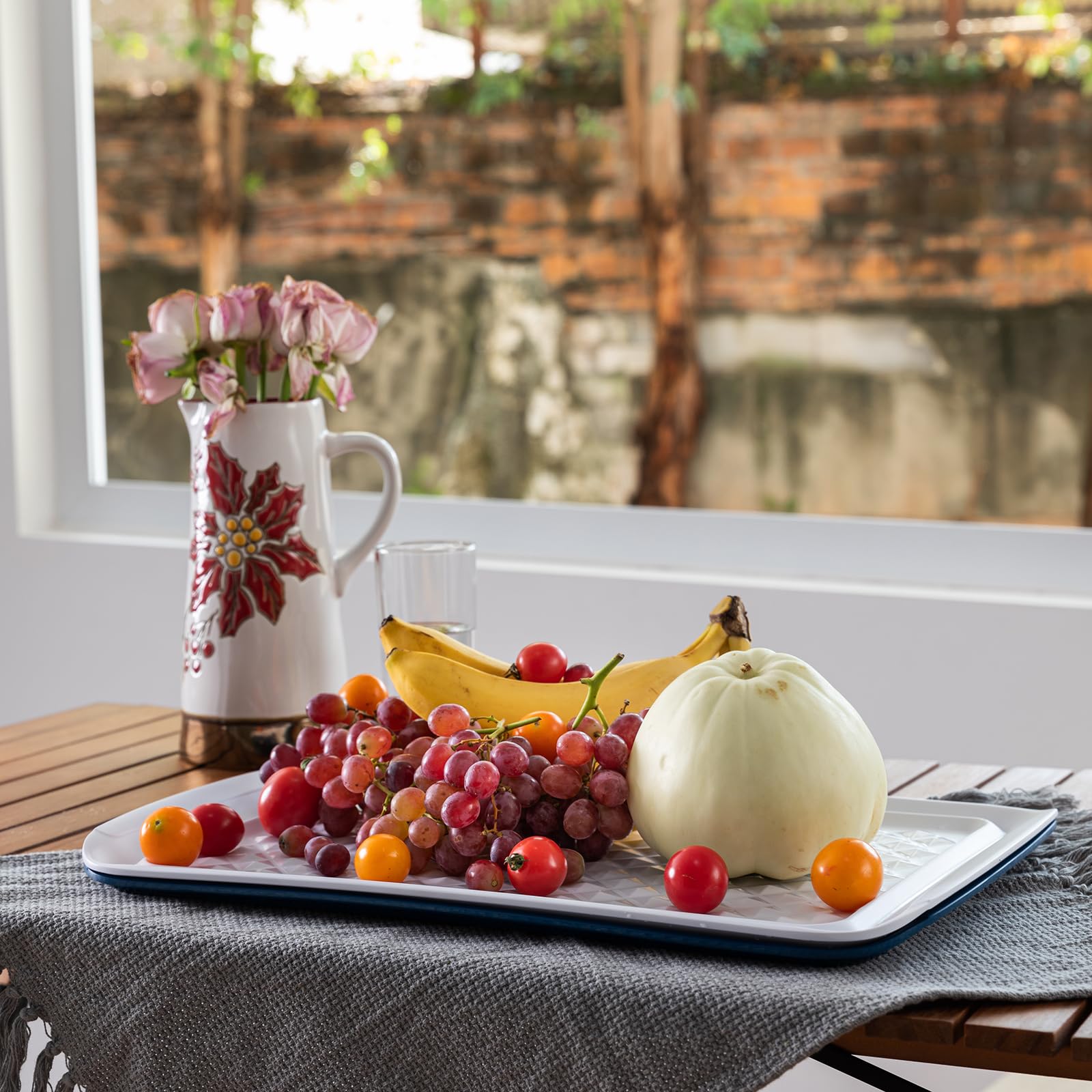 LEHAHA large 17x10.5 inch trays provide ample serving space.