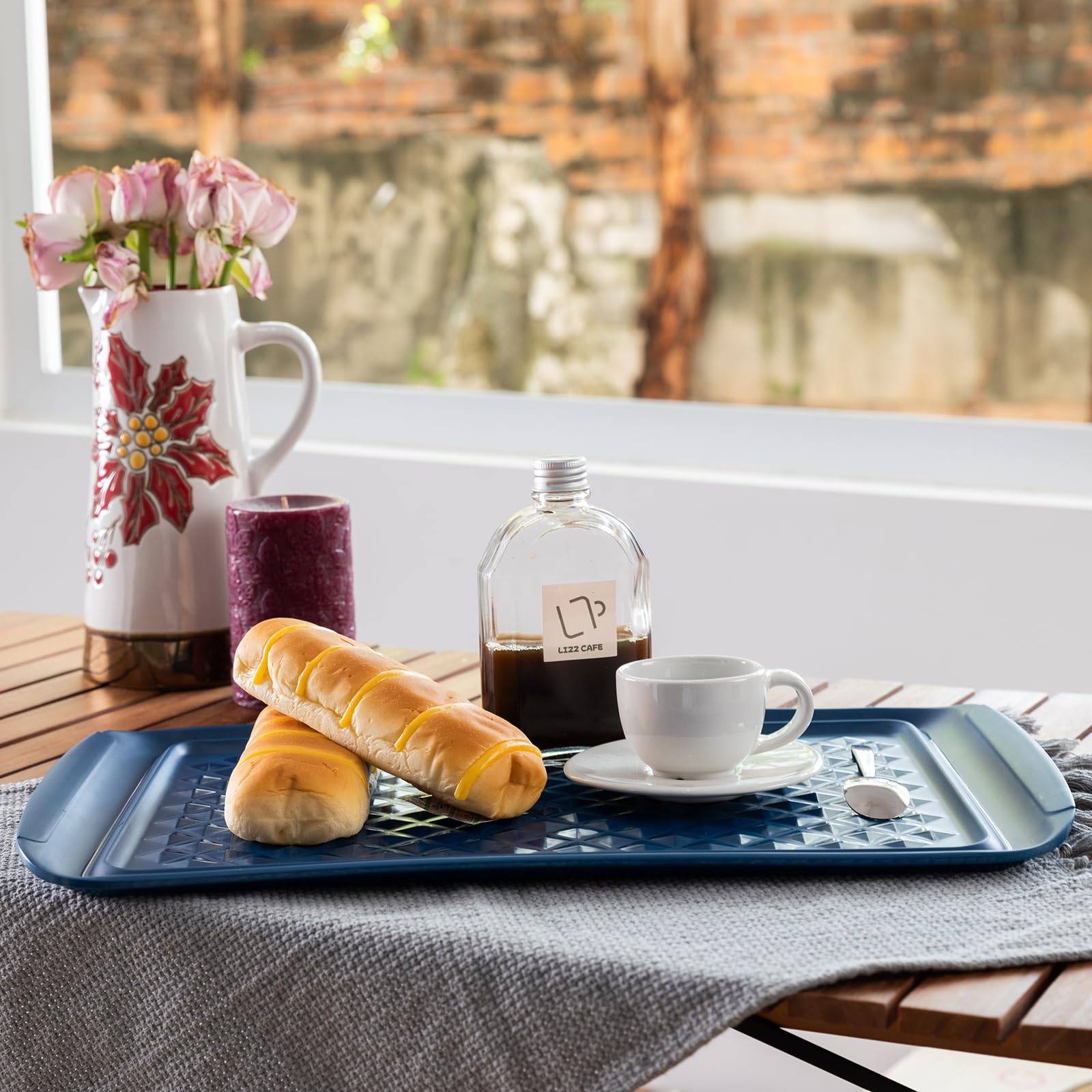 LEHAHA melamine grill tray is lightweight yet durable for outdoor use.