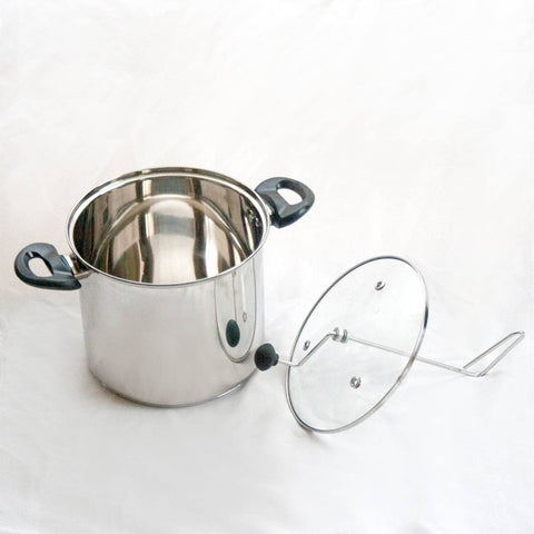 Lehman's 4.76-quart capacity shown for family portions.
