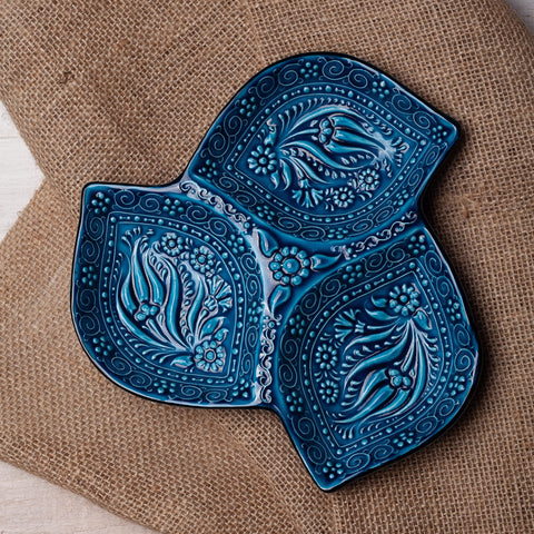 LEMOSE leaf-shaped tray doubles as chic kitchen decor.