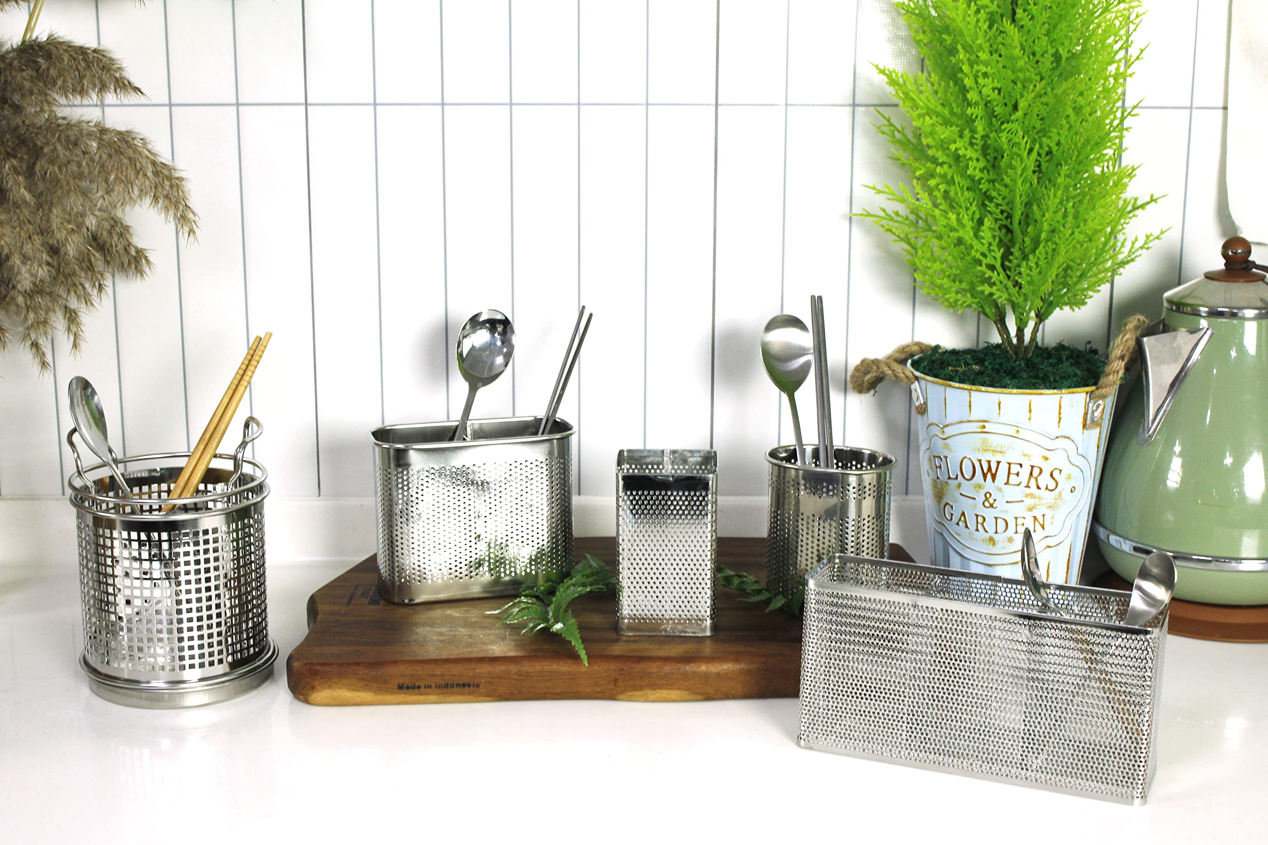 LENITH back hooks design supports tidy kitchen organization.