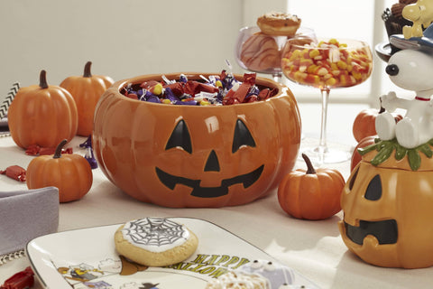 Ten-inch Lenox candy dish with Snoopy lid, perfect for gifting or seasonal use.