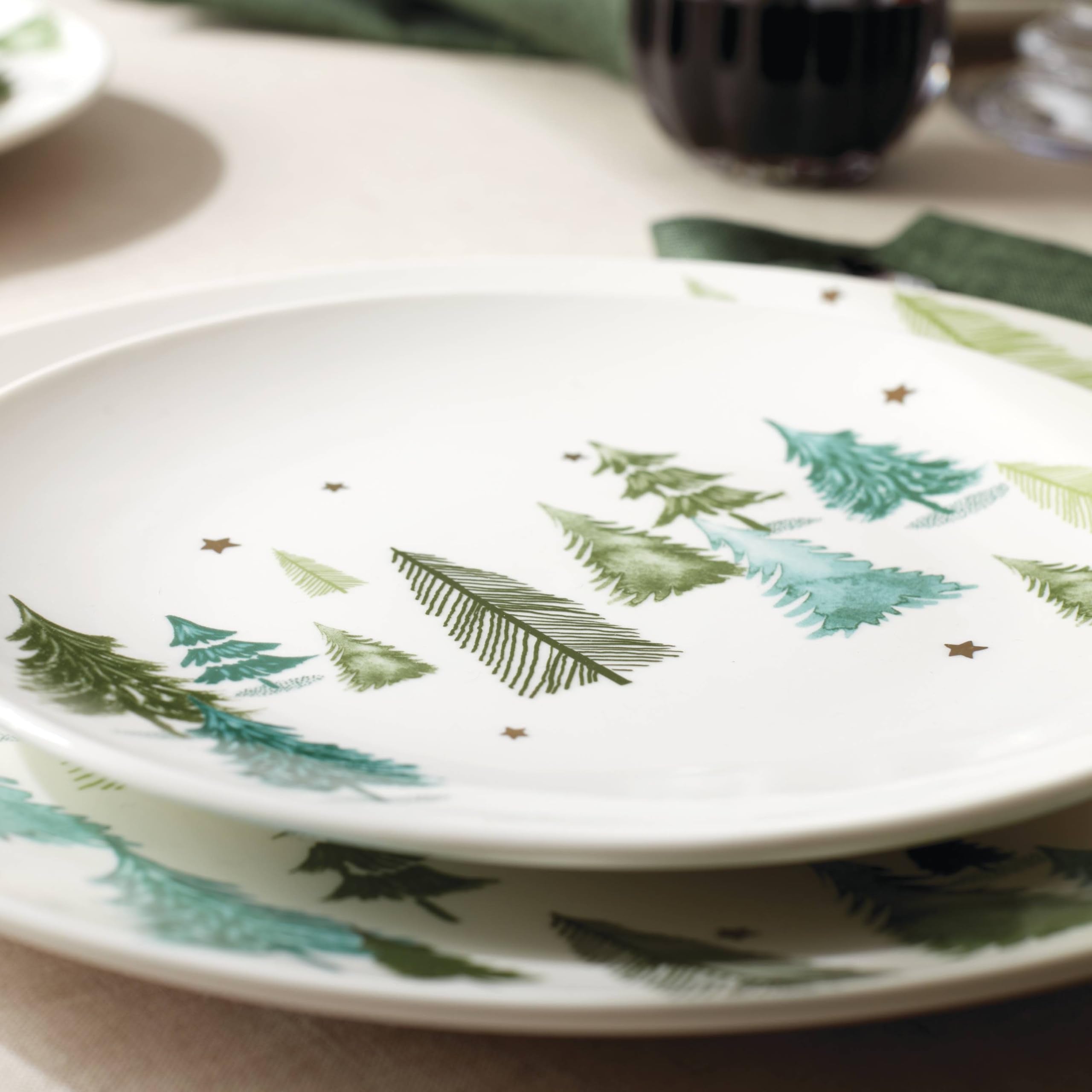 Lenox Balsam Lane plate with gold accents adds refined charm