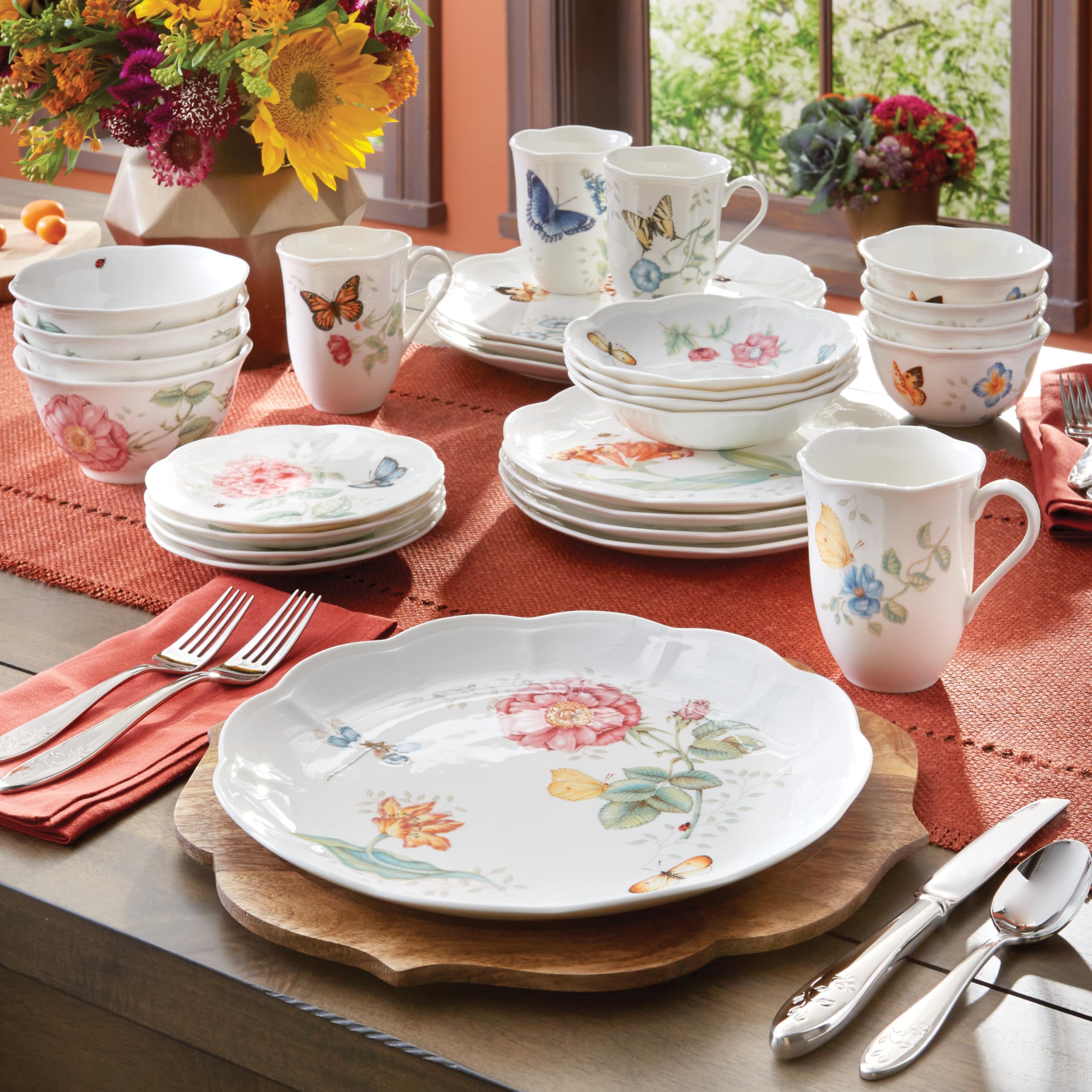 Lenox Butterfly Meadow dessert bowl suitable for sweets after meals.