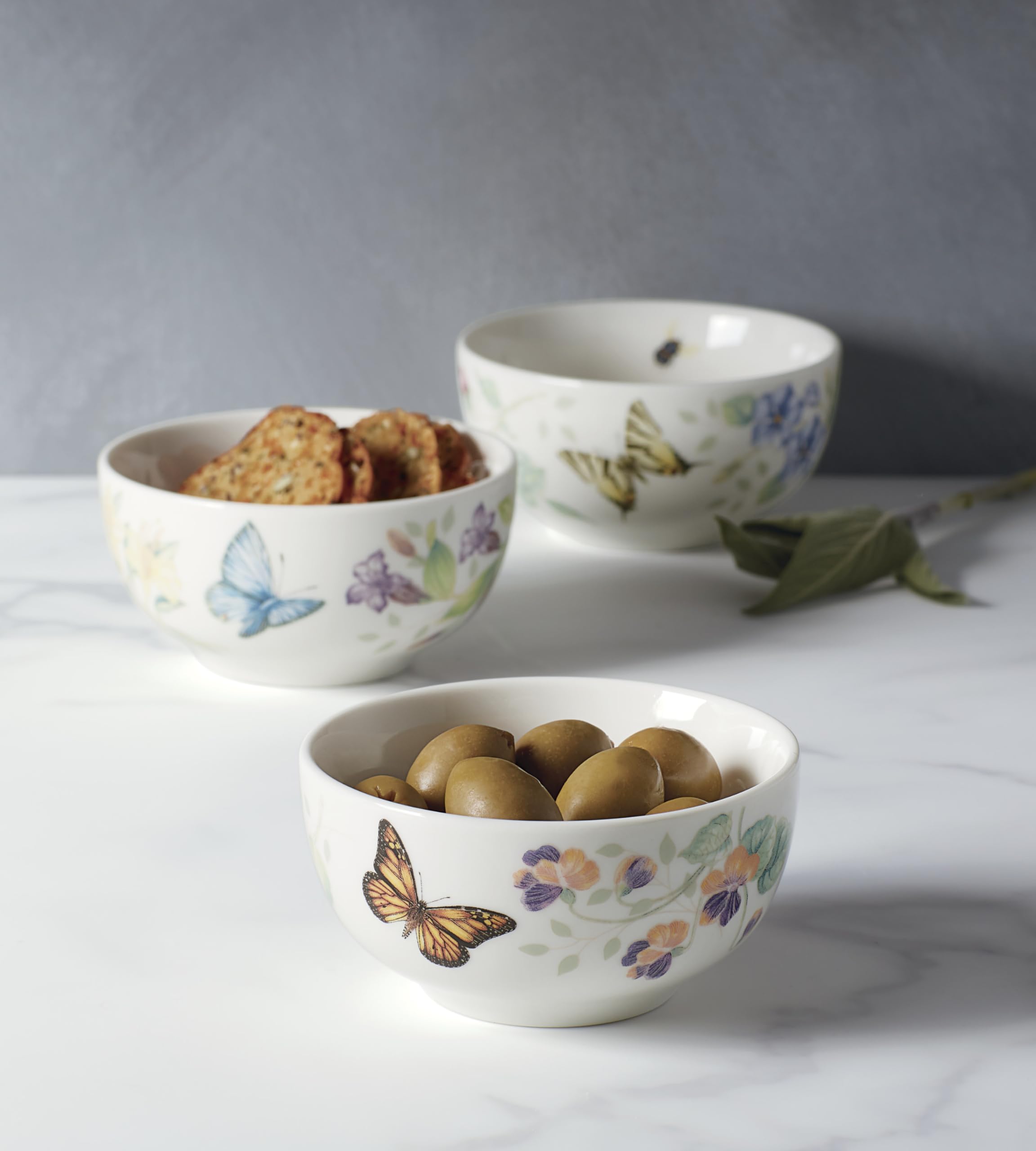 Eight-ounce mini bowls ideal for snacks, dips, or individualized servings.