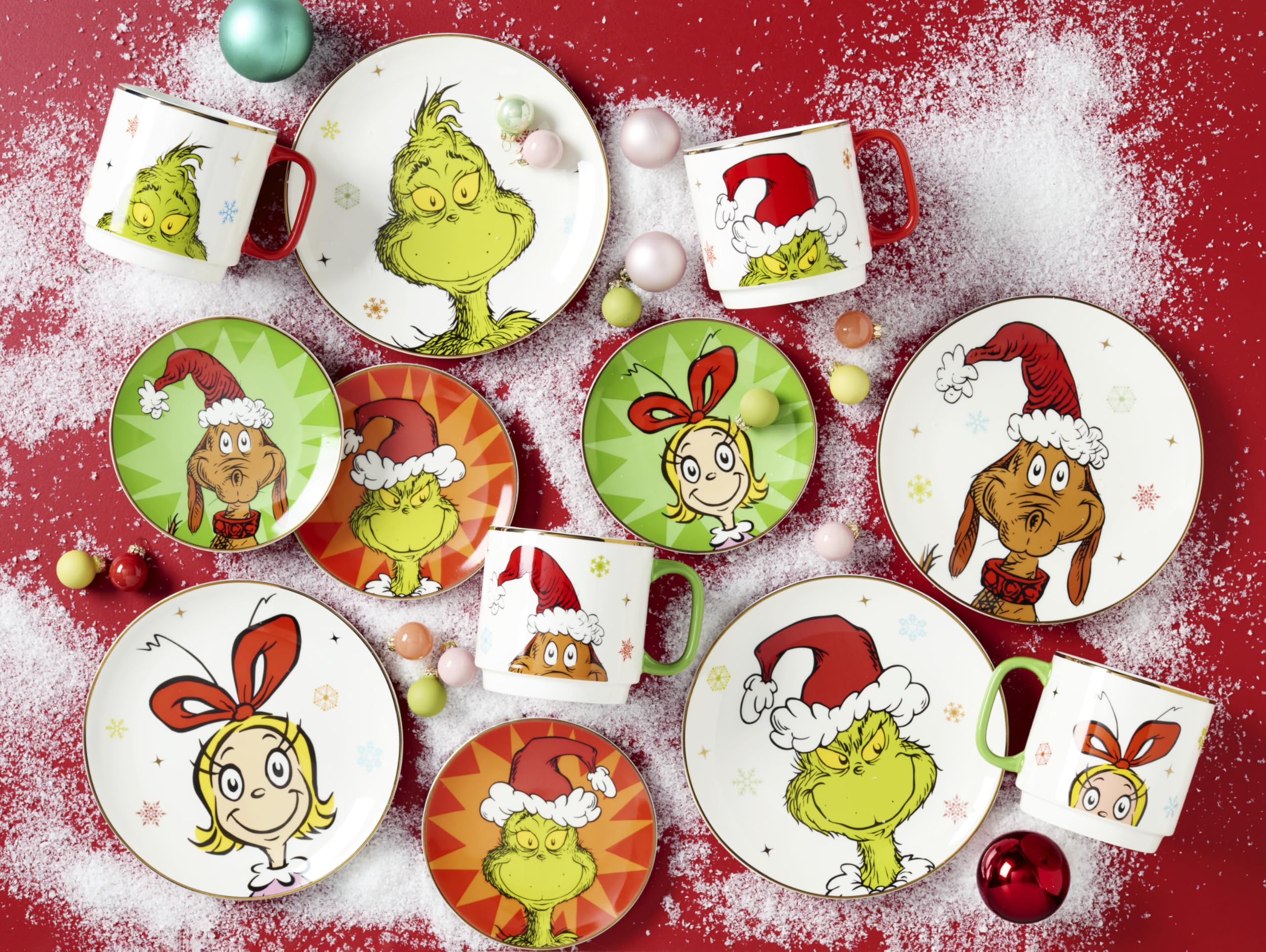 Lenox Grinchmas accent plate, perfect for pasta, salad, and dessert courses