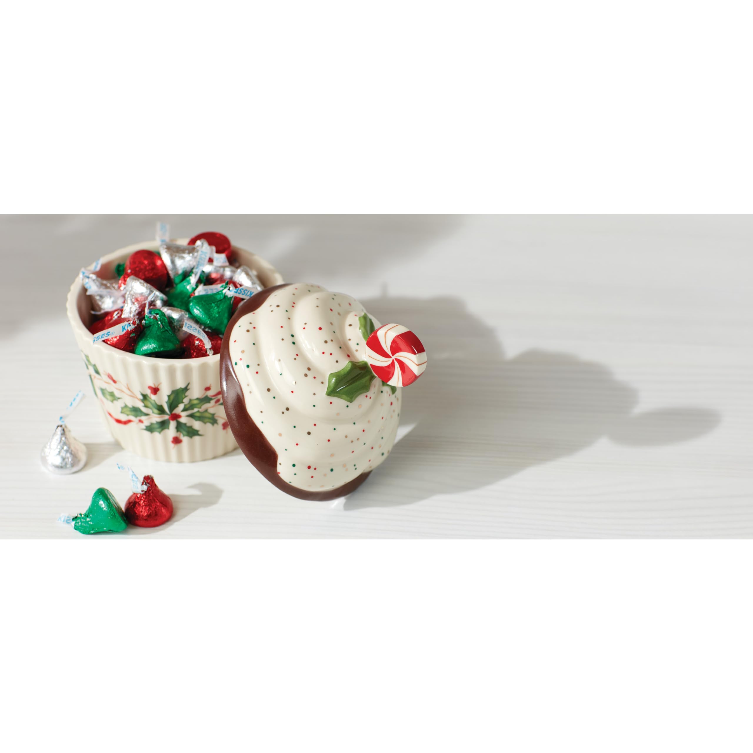 Lenox Holiday Bakeshop Cupcake Dish 4-inch diameter fits bite-sized desserts.