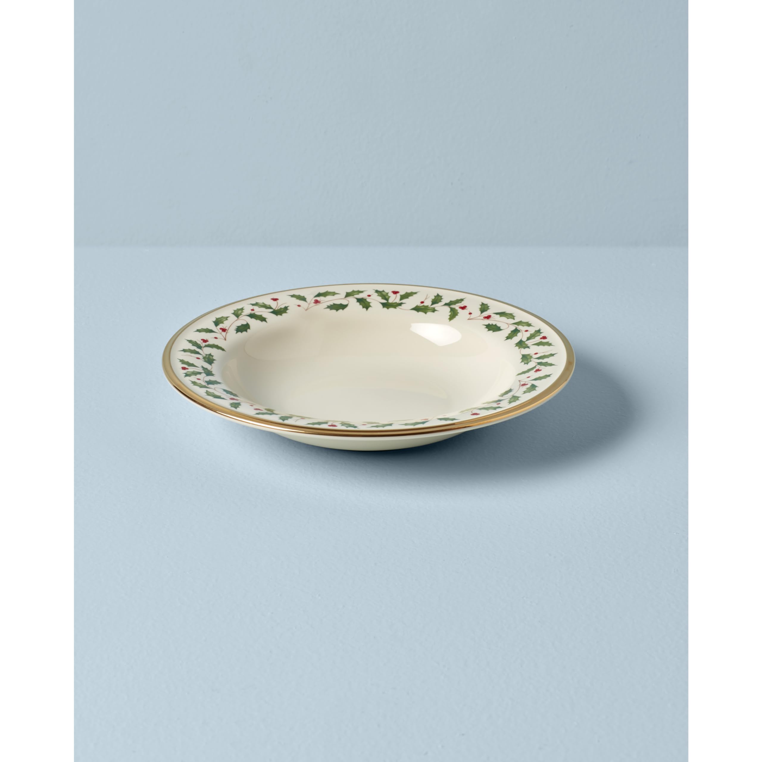 Lenox 146504250 enhances holiday plating with a touch of gold.